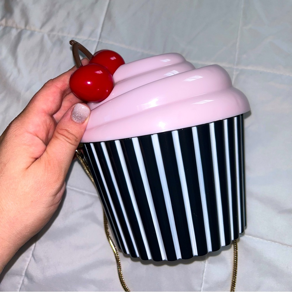 Kate Spade rare 2015 magnolia bakery cupcake purse